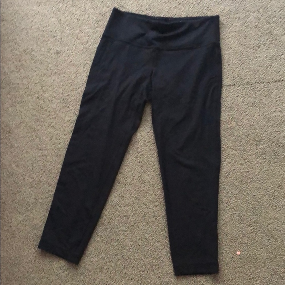 Black Capri active leggings